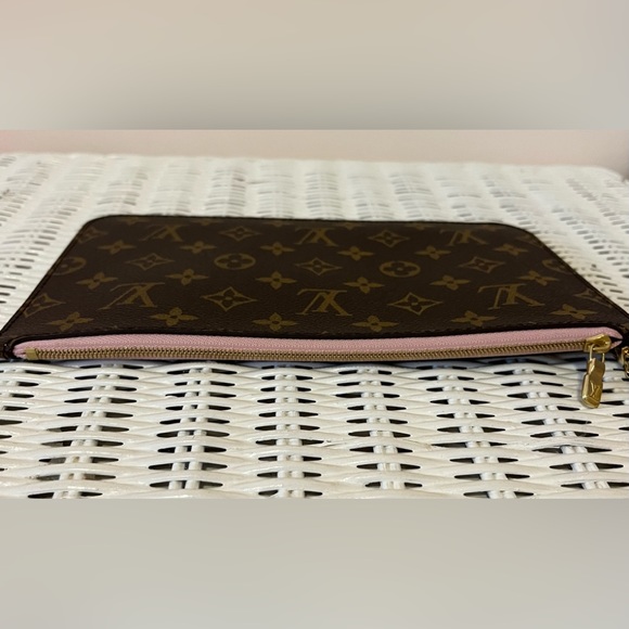 SOLD Louis Vuitton Neverfull Monogram Pochette with Rose Ballerine interior. - Picture 9 of 9